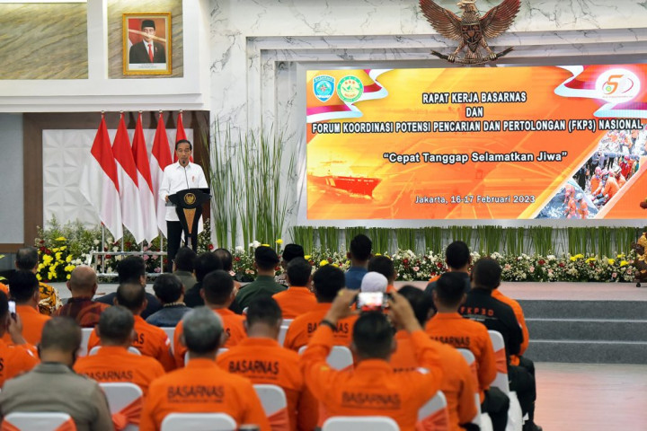 Jokowi membuka Rapat Kerja Basarnas, di Jakarta, Kamis (16/2/2023)