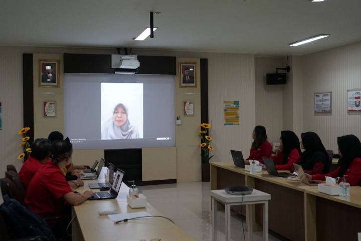 FEB Telkom University bekerja sama Salimah Taiwan menggelar Abdi Masyarakat Internasional melalui program digitalpreneurship atau transformasi kewirausahaan berbasis digital. 