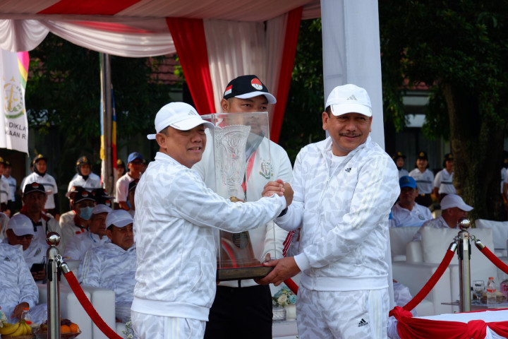 Jaksa Agung ST Burhanuddin resmi membuka dan memberikan sambutan pada Pekan Olah Raga (POR) Hari Bhakti Adhyaksa (HBA) ke-63 Tahun 2023, pada Senin (26/6/2023).