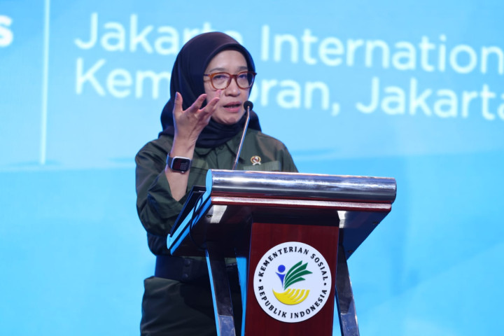 Menteri PANRB Rini Widyantini memberikan pembekalan kepada Kepala Sekolah dan Guru Sekolah Rakyat di Jakarta