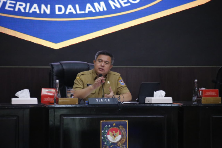 Sekjen Kemendagri Tomsi Tohir memimpin Rapat Koordinasi Pengendalian Inflasi Daerah , di Jakarta, Senin, 25 Agustus 2025