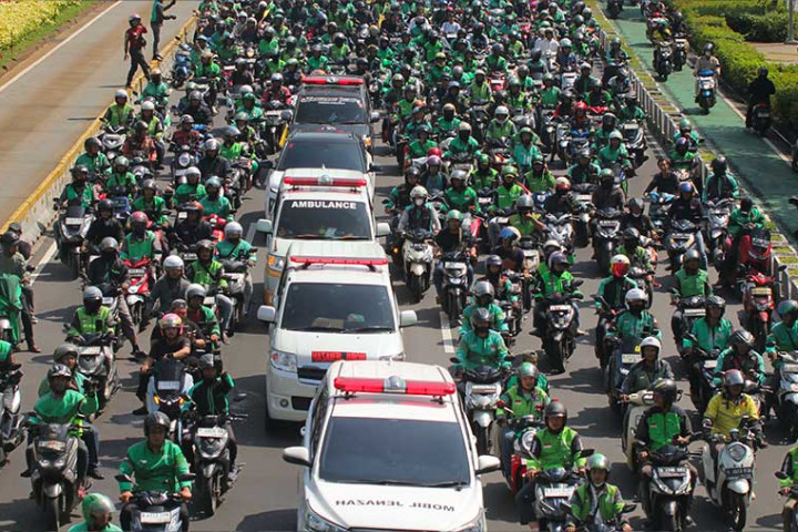 Ribuan driver Ojol mengantar jenasah Affan Kurniawan ke Pemakaman, Jum'at, 29 Agustus 2025