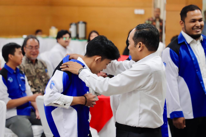 Wali Kota Cimahi Ngatiyana melantik Relawan TIK Kota Cimahi, di Aula Gedung A Pemkot Cimahi, Jum'at, 29 Agutus 2025