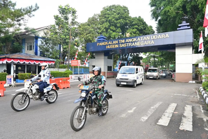 Personel Lanud Husein Sastranegara Kawal Distribusi MBG