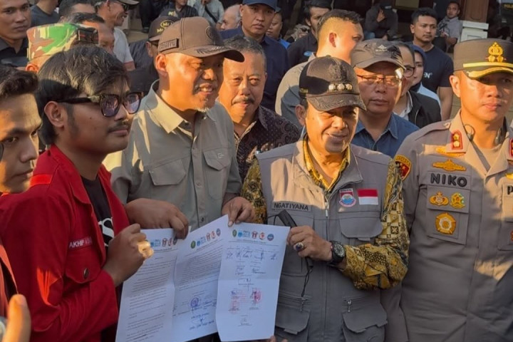 Forkopimda Kota Cimahi menerima Aspirasi Mahasiswa saat aksi demo, belum lama ini 