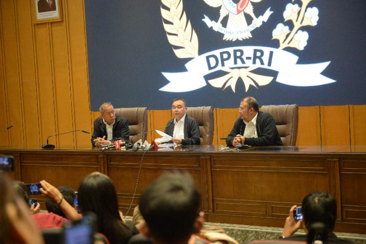 Tiga Pimpinan DPR RI menggelar konfrensi pers terkait 17+8 Tuntutan Rakyat, di gedung DPR RI, Jum'at, 5 September 2025