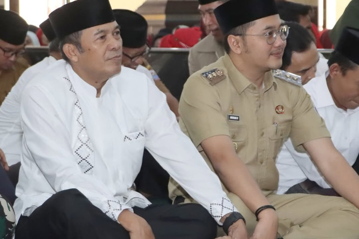 Wali Kota Cimahi Ngatiyana menghadiri Peringatan Maulid Nabi Muhammad SAW, di Masjid Agung Kota Cimahi, Selasa, 16 September 2025.