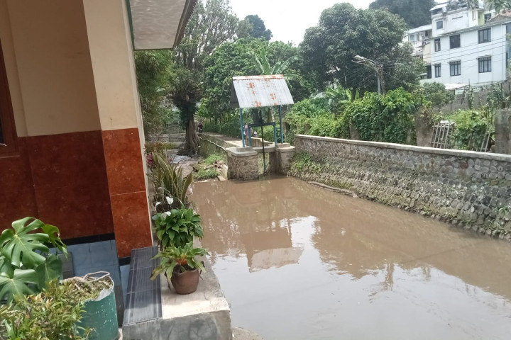 Kondisi Air di Kali Cimahi 