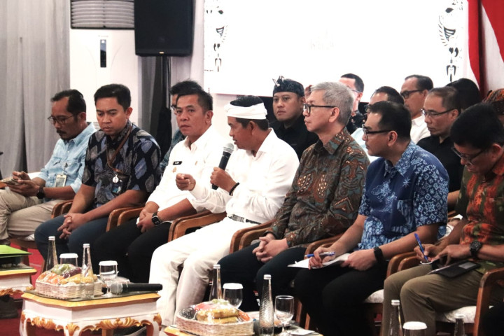Gubernur Jawa Barat Dedi Mulyadi memimpin Rakor Percepatan pembangunan infrastruktur bersama 27 kepala daerah se Jawa Barat