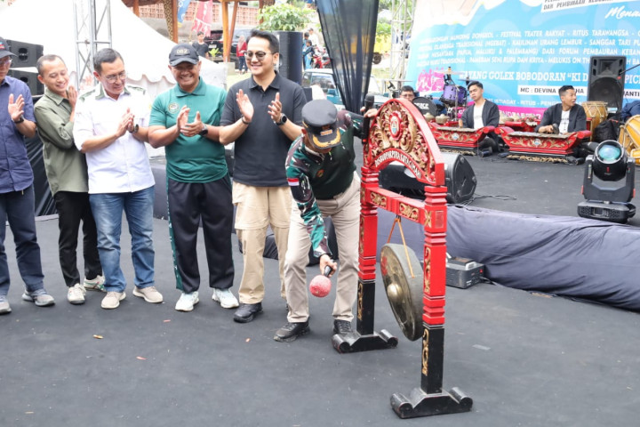 Wali Kota Cimahi Ngatiayana membuka kegiatan Pekan Kebudayaan Daearh (PKD) Kota Cimahi, di Ecowisata, Sabtu, 20 September 2025
