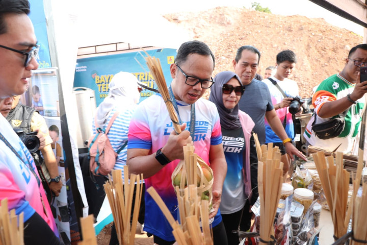 Wamendagri Bima Arya menghadiri Festival Pesona Jatigede 2025 di Lingkar Utara Jatigede, Kabupaten Sumedang, Jawa Barat, Sabtu (20/9/2025).