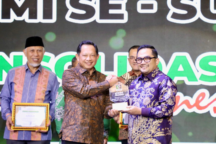 Menteri Dalam Negeri Muhammad Tito Karnavian menghadiri pertemuan regional KAHMI se-Sumatera yang berlangsung di Batam, Sabtu, 20 September 2025. 