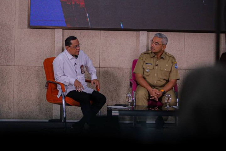 Deputi Pendidikan dan Peran Serta Masyarakat KPK  Wawan Wardiana, melakukan dialog dengan Wali Kota Bandung M Farhan, terkait pembelajaran Pengetahuan Antikorupsi Dasar dan Integritas (PADI), di Bandung, Senin, 22 September 2025