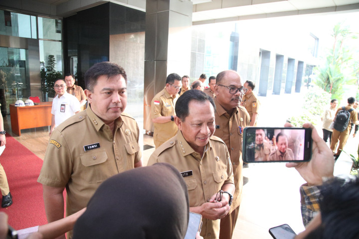 Mendagri Tito Karnavian memberikan keterangan pers usai bertemu dengan Menteri Keuangan Republik Indonesia di Gedung Djuanda I, Kantor Pusat Kementerian Keuangan (Kemenkeu), Jakarta. 