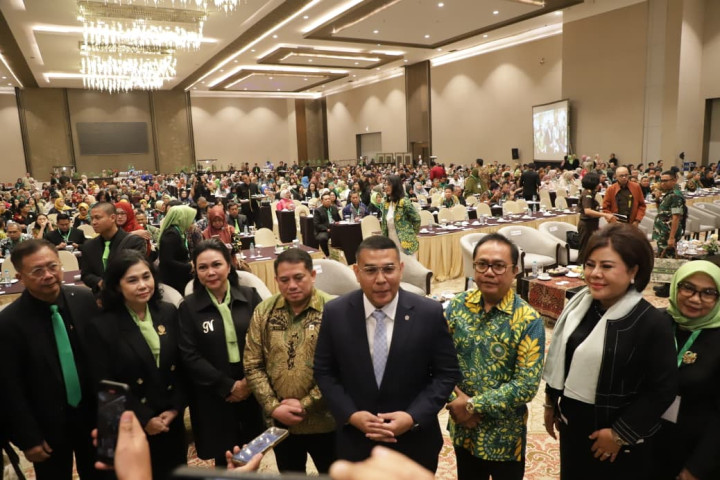 Wakil Menteri Agraria memberikan keterangan pers usai menghadiri Seminar Pengurus Wilayah (Pengwil) Jawa Timur IPPAT, di Dyandra Convention Center, Surabaya Selasa, 23 September 2025. 