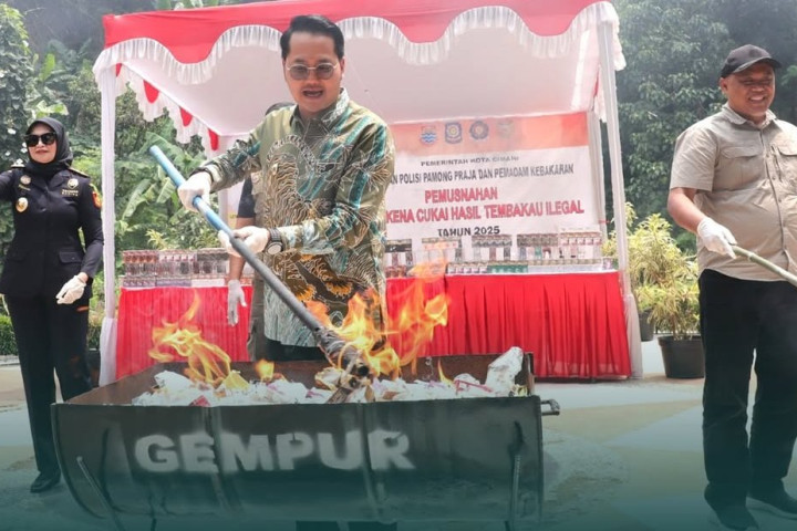 Wakil Wali Kota Cimahi Adhitia Yudisthira bersama Forkopimda serta   Kantor Pengawasan dan Pelayanan Bea dan Cukai (KPPBC) Bandung , memusnahkan rokok ilegal di Palaza Rakyat Pemkot Cimahi, Jum'at, 26 September 2026.