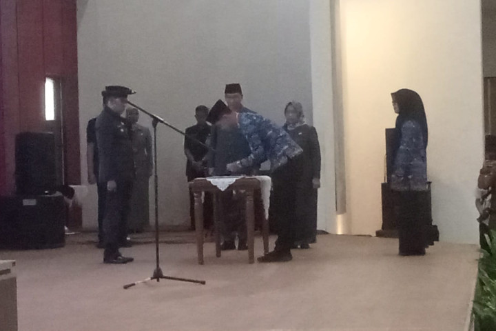 Wali Kota Cimahi melantik 713 ASN P3K, di Gedung Cimahi Techmopark, Selasa, 30 September 2025