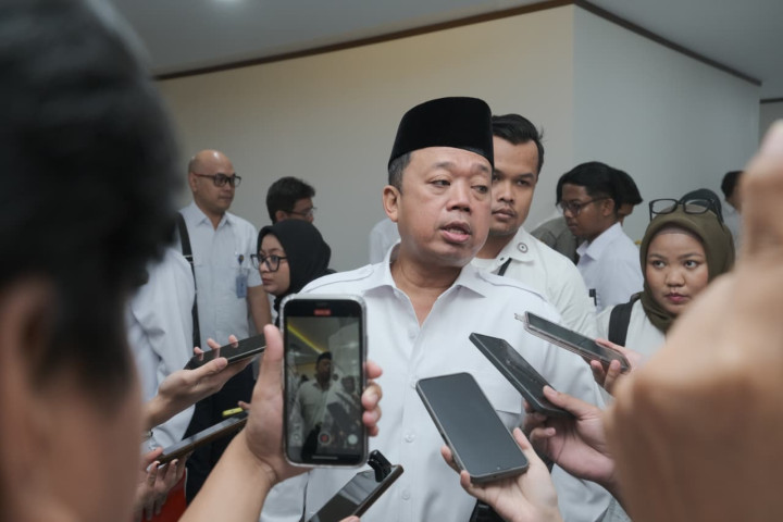 Menteri ATR/Kepala BPN Nusron Wahid memberikan keterangan pers, usai Rapat Koordinasi Terbatas (Rakortas) Percepatan Pembangunan Kawasan Swasembada Pangan, Energi, dan Air Nasional Wilayah Wanam Papua Selatan, Senin (29/09/2025). 