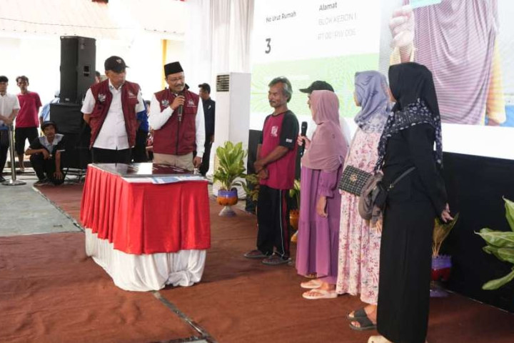 Menteri Sosial Gus Ipul meresmikan Kampung Nelayan, di Desa Eretan Kulon Indramayu