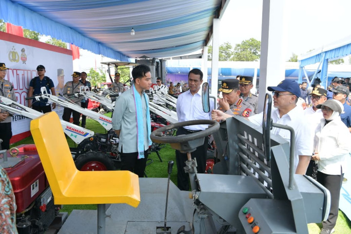 Wapres Gibran Rakabuming Raka menghadiri kegiatan Penanaman Jagung Serentak Kuartal IV di Kampung Cibangkok dan Cibaregbeg, Desa Bantar Panjang, Kecamatan Tigaraksa, Kabupaten Tangerang, Provinsi Banten, Rabu (08/10/2025).