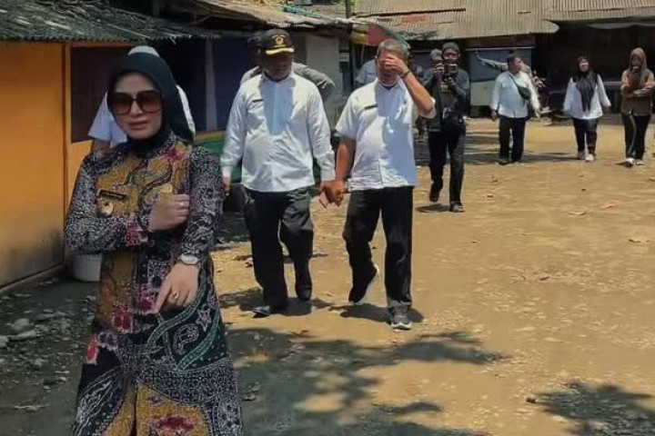 Bupati Pangandaran Citra Pitriyami melakukan kunjungan ke Pasar Pananjung, Rabu, 15 Oktober 2025.