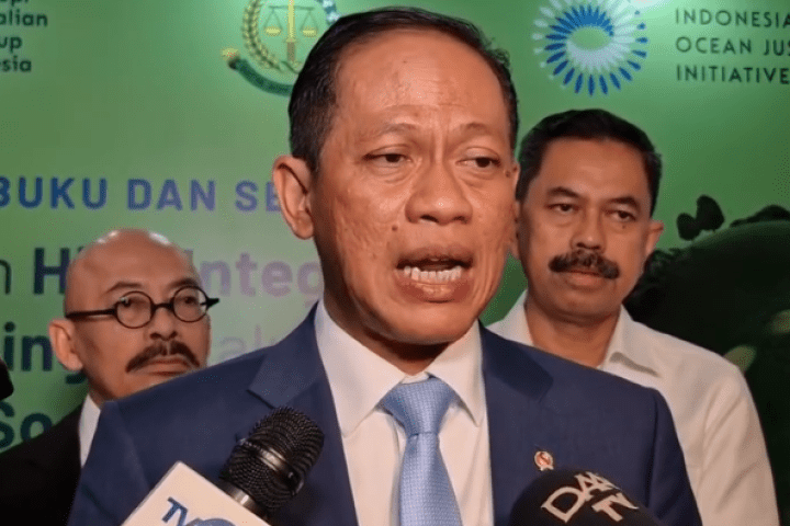 Menteri Lingkungan Hidup Hanif Faisol Nurofiq