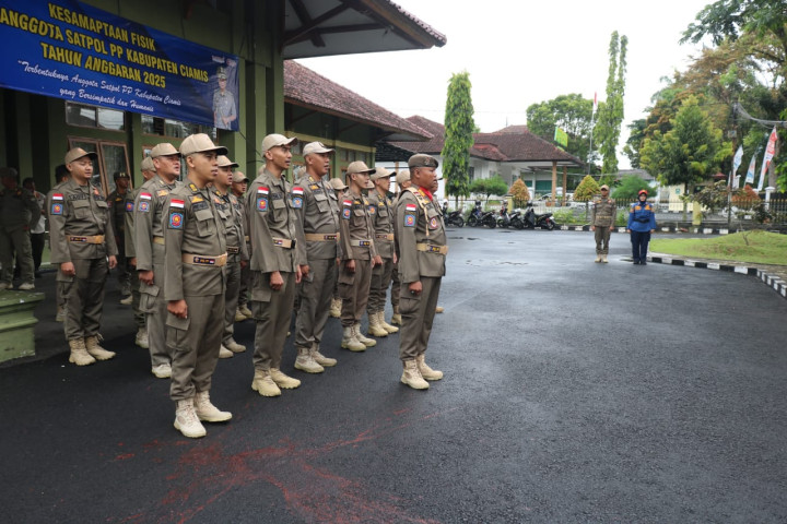 30 orang anggota Satpol PP Kabupaten Ciamis mengikuti Pelatihan  kesamaptaan, Senin, 20 Oktober 2025. 