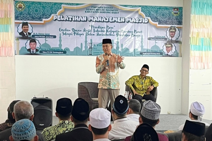Wakil Bupati Bandung Barat Asep Ismail menjadi narasumber dalam Pelatihan Manajemen Masjid yang diselenggarakan Dewan Masjid Indonesia KBB.
