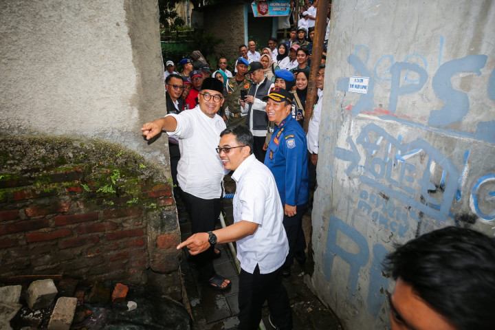 Wali Kota Bandung Muhammad Farhan melakukan Kunjungan di Kelurahan Cibuntu, Kamis, 23 Oktober 2025 
