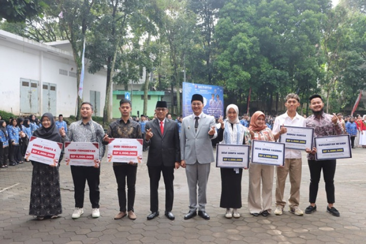 Dalam helaran peringatan sumpah pemuda ke 97 tahun 2025 pemerintah Kota Cimahi memberikan penghargaan kepada Lima Pemuda Pelopor Tingkat Kota Cimahi tahun 2025