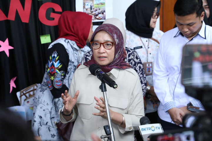 Menteri Pendayagunaan Aparatur Negara dan Reformasi Birokrasi (PANRB) Rini Widyantini memberikan keterangan pers terkait reformasi birokrasi