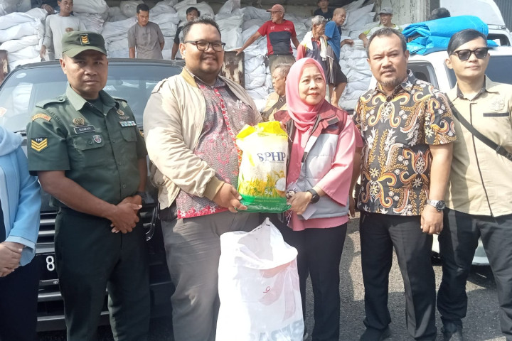 Program unggulan Pemkot Cimahi  Sibesti kembali hadir untuk kedelapan kalinya. Penyaluran dilakukan di Gudang Bulog Utama,Jalan Mahar Martanegara, Kota Cimahi, Kamis, 30 Oktober 2025