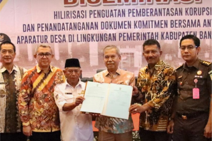 Pemda Kabupaten Bandung Barat menyelenggarakan Diseminasi Hilirisasi Penguatan Pemberantasan Korupsi dan Penandatanganan Dokumen Komitmen Bersama Antikorupsi Aparatur Desa