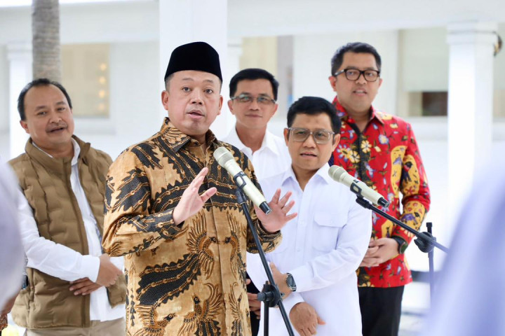 Menteri ATR/Kepala BPN, Nusron Wahid mmeberikan keterangan pers , di Kantor Kemenko PM, Jakarta, usai menghadiri Rapat Koordinasi dengan (Menko PM),  di Kantor Kemenko PM, Jakarta, Senin, 24 November 2025. 