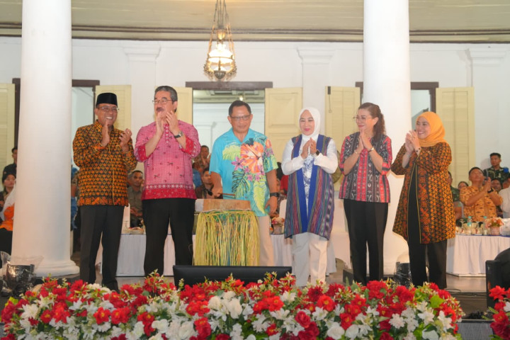 Mendagri Tito Karnavian membuka Banda Heritage Festival di Istana Mini, Banda Neira, Kabupaten Maluku Tengah, Maluku, Rabu (26/11/2025) malam. 