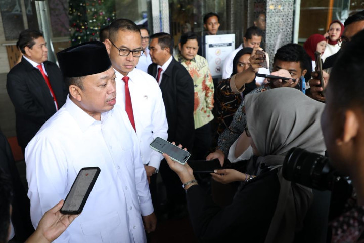 Menteri ATR/BPN Nusron Wahid memberikan keterangan pers terkait upaya  mengatasi permasalahan ketimpangan kepemilikan tanah di Indonesia, di Semarang, Rabu, 3 Desember 2025.