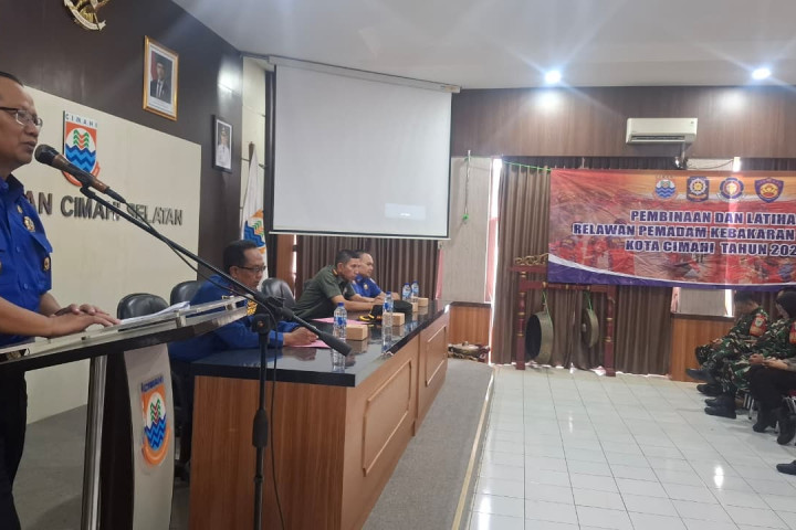 Pembinaan Relawan Pemadam Kebakaran (Redkar) tahun 2025 pada Kamis, 4 Desember 2025, bertempat di Aula Kecamatan Cimahi Selatan. 