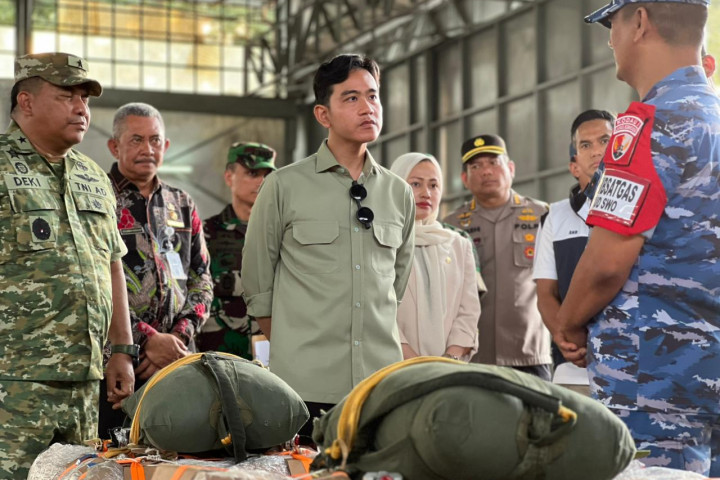 Wakil Presiden  Gibran Rakabuming melakukan peninjauan wilayah terdampak bencana di Sumatra Barat, Sumatra Utara, dan Aceh dengan meninjau Gudang Logistik di Pangkalan Udara TNI AU Soewondo, Medan