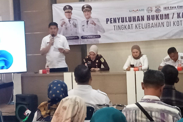 Kepala Bagian Hukum Setda Kota Cimahi membuka Penyuluhan Hukum di Kelurahan Cimahi, Rabu, 10 Desember 2025.