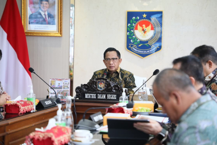 Mendagri Tito Karnavian menggelar Rapat Bersama Kepala Daerah, Kepala DPMPTP dan Kepala Dinas Pemadam Kebakaran, jelan Nataru, Kamis, 11 Desember 2025 