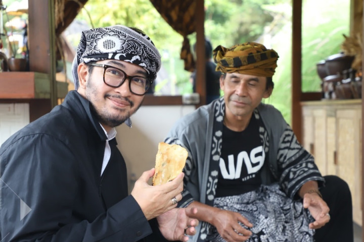  Bupati Bandung Barat, Jeje Ritchie Ismail  menghadiri acara Grand Opening Lembur Urang Dusun Bambu 