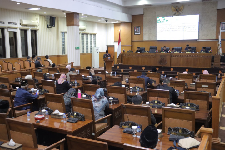 DPRD Kota Cimahi menggelar Rapat Paripurna Pencabutan 8 Perda, belum lama ini.