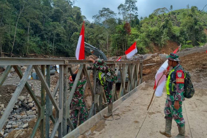 Pengerjaan Jembatan Bailey telah mencapai 90 persen dan siap untuk digunakan. 