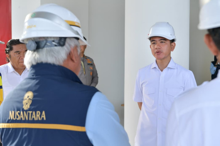 Wapres Gibran Rakabuming meninjau langsung fasilitas pendidikan di kawasan hunian ASN IKN yang meliputi SD,SMP dan SMA, Rabu (31/12/2025).
