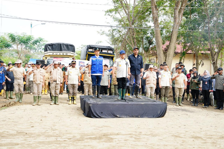 Mendagri Tito Karnavian memberikan pengarahan kepada Praja IPDN di Knator Pemda Aceh Tamiang, Senin, 5 Januari 2025.