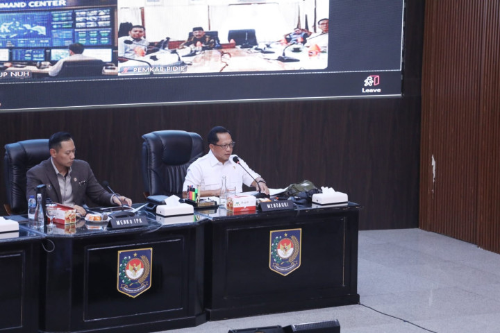 Satuan Tugas  Percepatan Rehabilitasi dan Rekonstruksi Pascabencana di Wilayah Sumatra, Tito Karnavian, memimpin rapat , di Jakarta, Kamis, 15 Januari 2026. 
