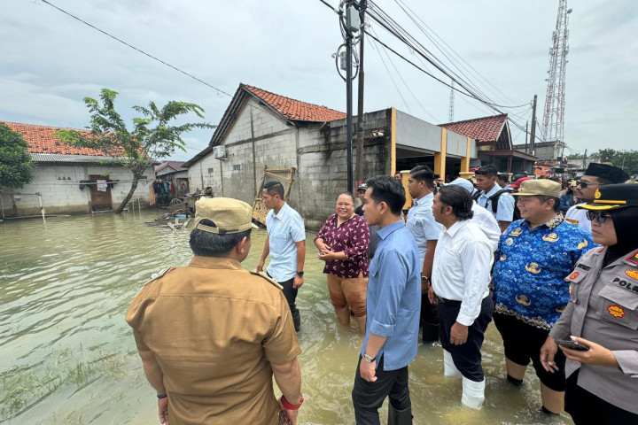 Wapres Gibran      Rakabuming meninjau lokasi banjir di Desa Srimukti Kecamatan Tambun Utara, Senin, 19 Januari 2026
