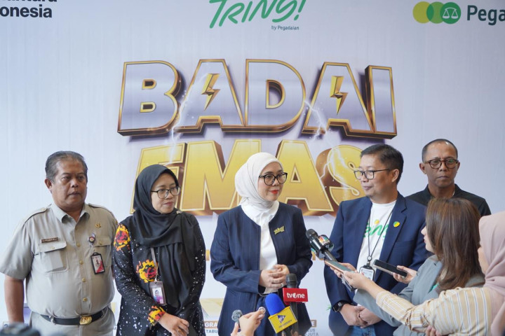 Direktur Pemasaran, Penjualan, dan Pengembangan Produk PT Pegadaian, Selfie Dewiyanti memberikan keterangan pers pada acara pengundian Badai Emas Periode II Tahun 2025. 