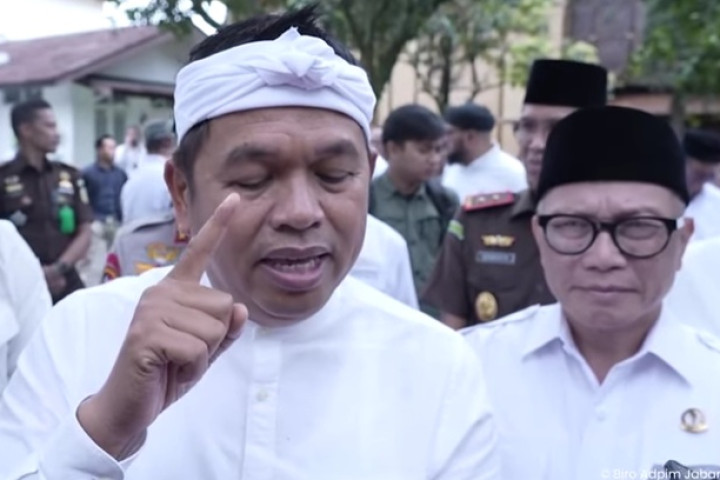 GUbernur Jawa Barat Dedi Mulyadi memberikan keterangan pers usai melantik Pengurus MUI Jawa Barat, Selasa, 27 Januari  2026.
