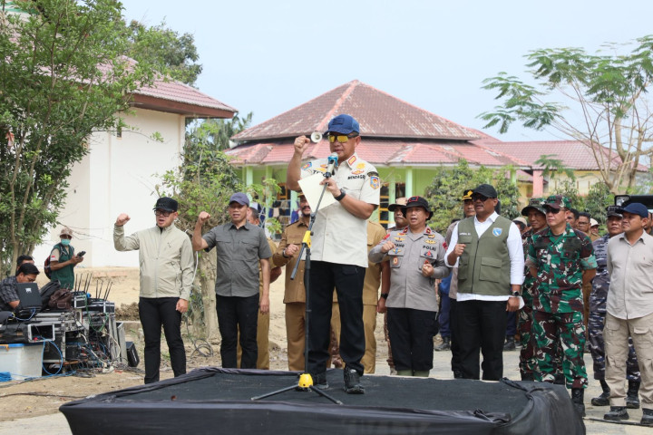 Mendagri Tito Karnavian memimpin Apel Pemulangan Personel Satgas Percepatan Aktivasi Pemerintah dan Pelayanan Publik Kemendagri Gelombang I di Kompleks Perkantoran Pemerintah Kabupaten Aceh Tamiang, Aceh, Selasa (3/2/2026).